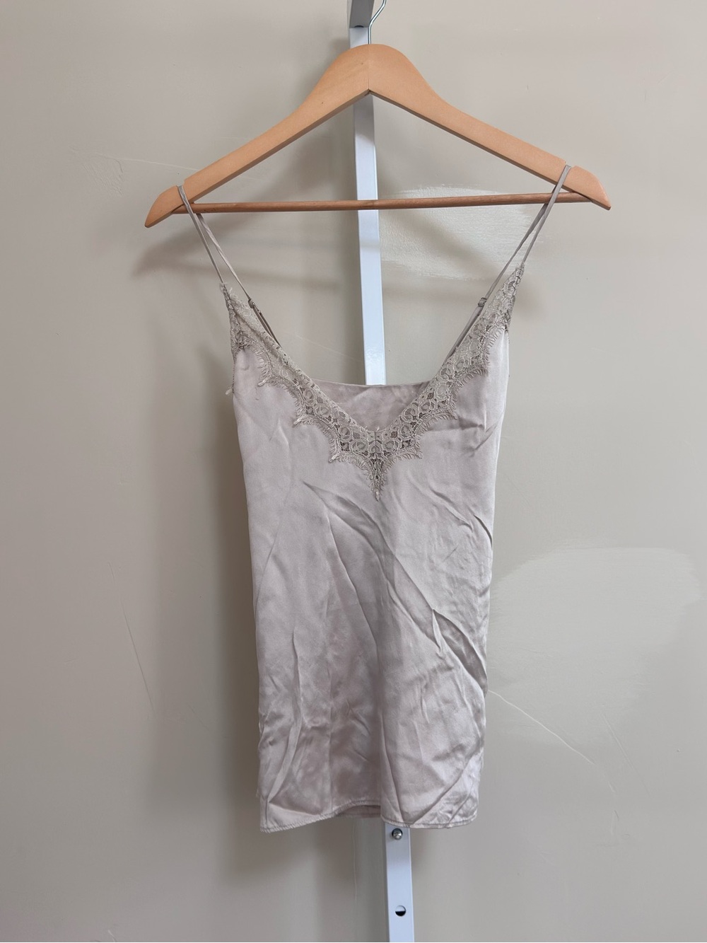 CAMI NYC XS Silk Lace Camisole Champagne Criss Cross Back Quiet Luxury